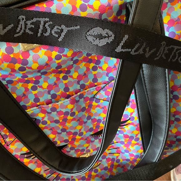 Betsey Johnson Weekender Bag Colorful Kitty Cat Style NWOT Pockets Duffel Purse - Picture 5 of 11